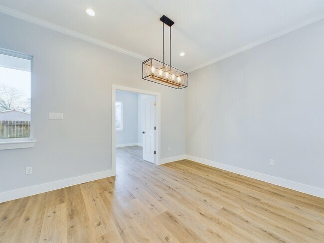 Building Photo - 5029 Creekmont Dr