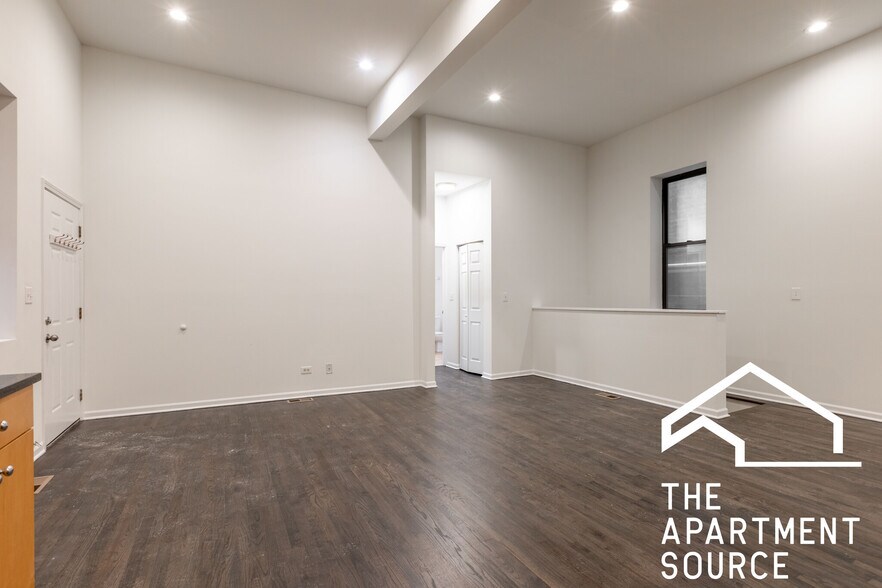 Building Photo - 1260 N Greenview Ave