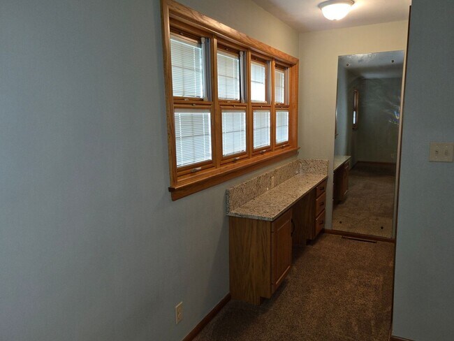 Building Photo - 132 Corll St