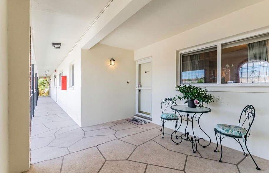 Balcony - 4550 Overlook Dr NE