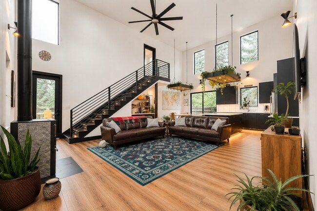 Building Photo - LUXURY CUSTOM HOME IN RIVER WEST!! DON'T MISS THIS ONE!