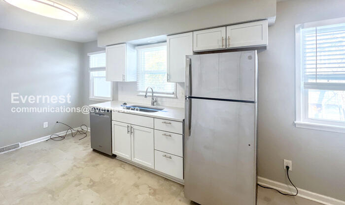 Building Photo - 11330 E 24th St S