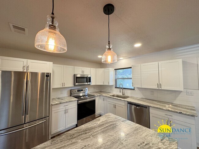 Building Photo - Fully renovated 3 Bedroom Home in Fort Wal...