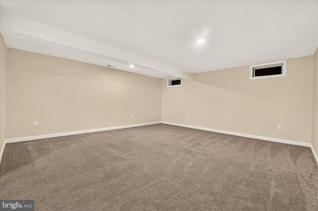 Building Photo - 6430 Bellevue Pl