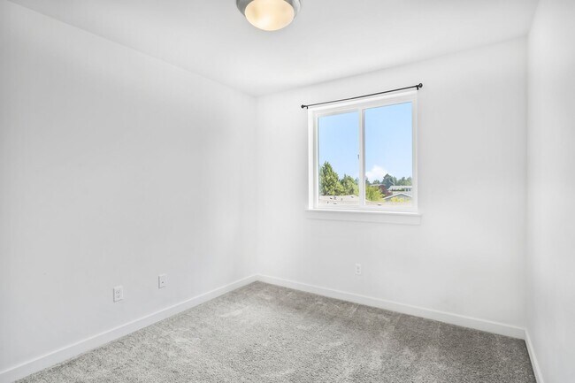 Building Photo - 2542 NE Purcell Blvd