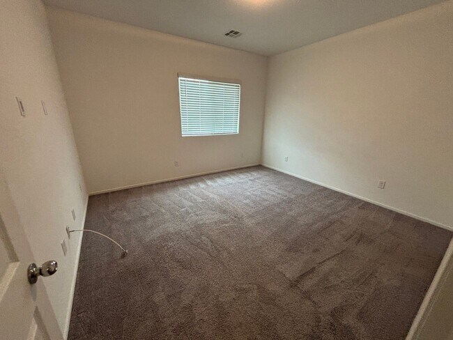 Building Photo - Beautiful Gated 3-Bed, 2.5-Bath Townhome in North Las Vegas!