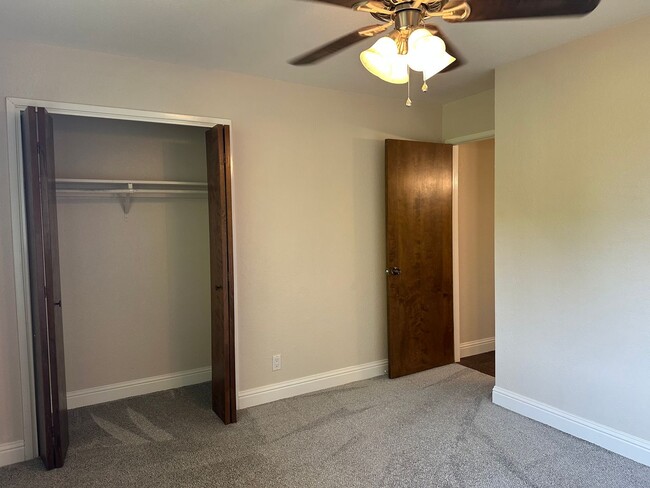 Building Photo - Beautifully maintained home in a peaceful setting