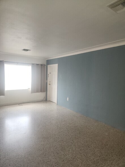 Building Photo - 13406 Boca Ciega Ave