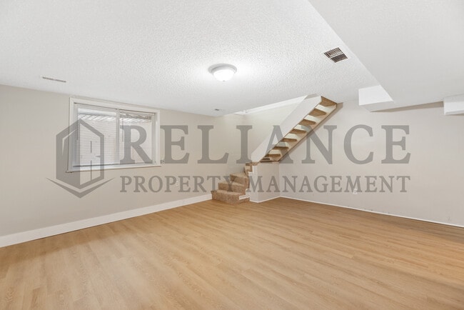 Building Photo - 2202 S White Oak Dr