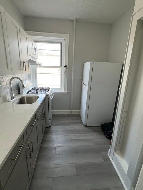 Building Photo - 684 Summer Ave