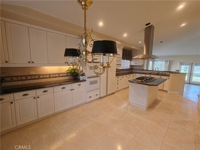 Building Photo - 27900 Mt Hood Way