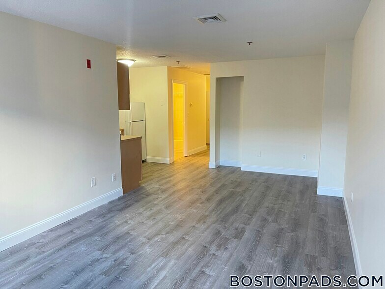 Building Photo - 1126 Boylston St