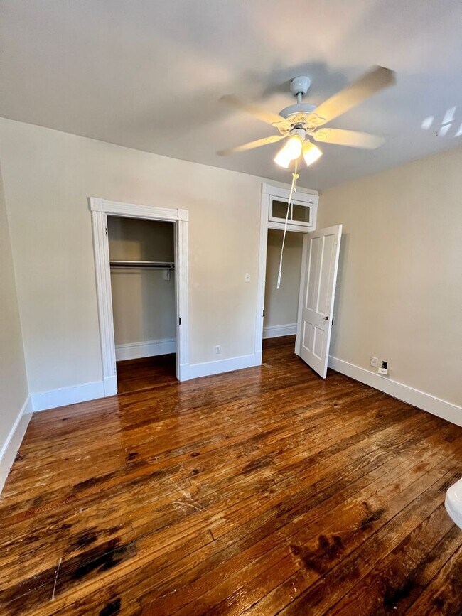 Building Photo - 212 W Main St