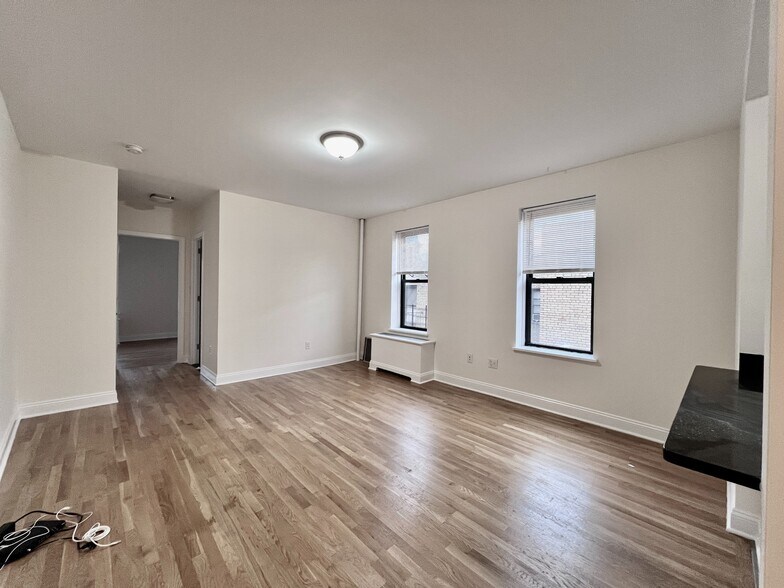 Building Photo - 105 Pinehurst Ave