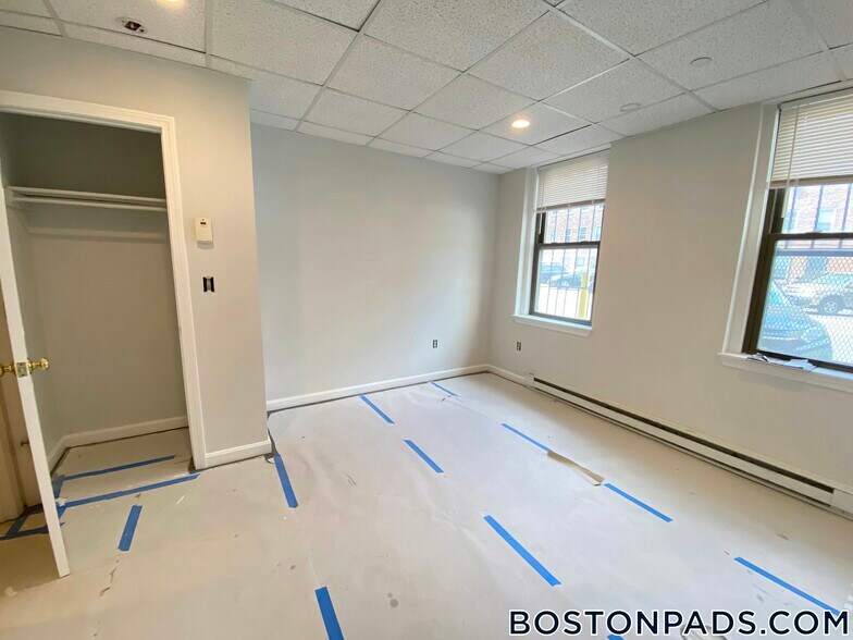 Building Photo - 77 Park Dr
