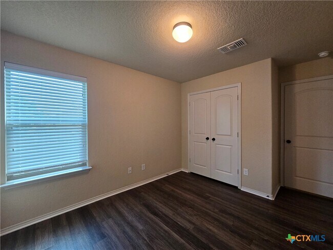 Building Photo - 294 Rosalie Dr