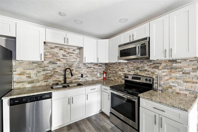 Building Photo - 405 N Buena Vista Ave