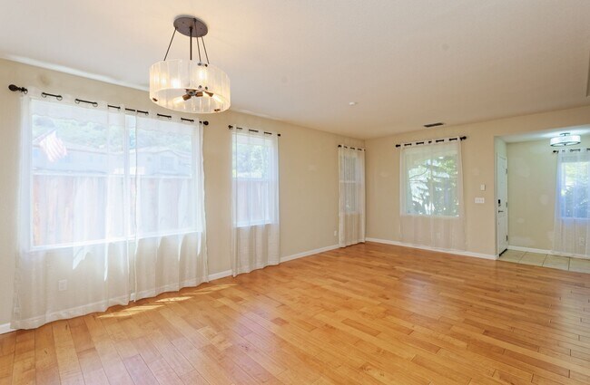 Building Photo - 1012 Trailside Dr