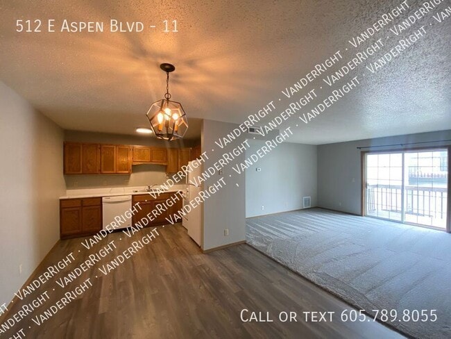 Building Photo - 512 E Aspen Blvd