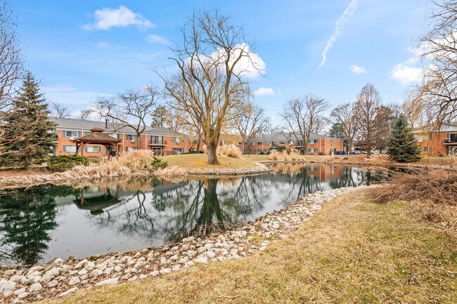 Building Photo - 715 Falcon Dr