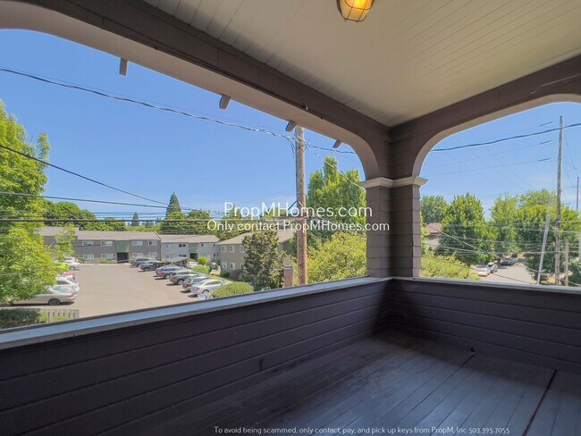 Building Photo - Charming Two-Bedroom Upper-Level Duplex in...