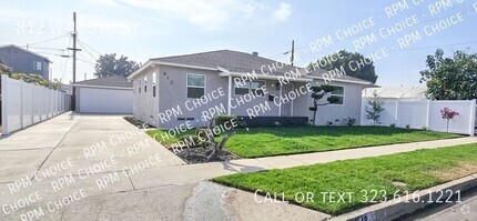 Building Photo - Large single Family in Nice Residential Ne...