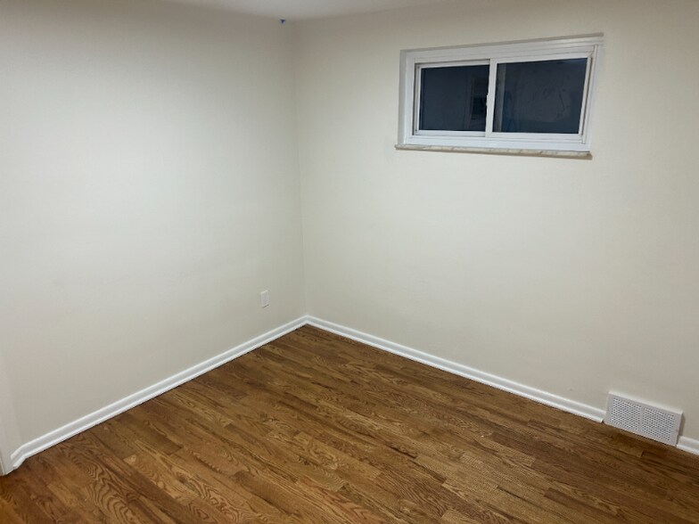 Building Photo - 214 Barbara Dr