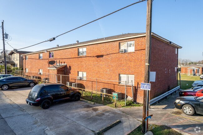 Garden Style Apartment Buildings - Victoria Apartments