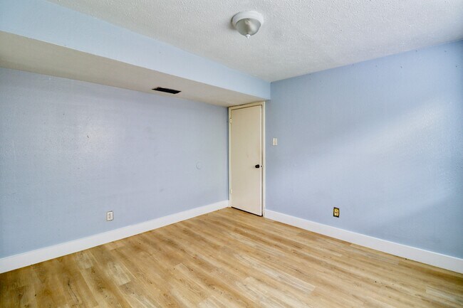 Building Photo - 6911 Pouter Dr