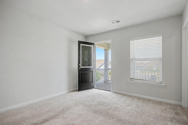 Building Photo - 2223 Blue Crane Cir