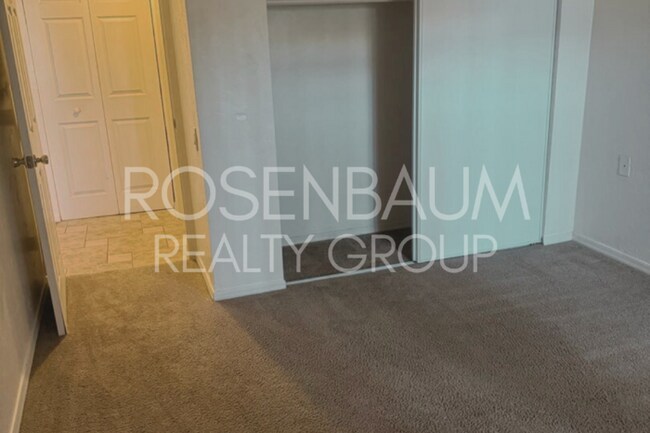 Building Photo - Gorgeous 1-bed, 1-bath apartment nestled w...