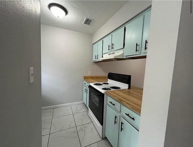 Building Photo - 3234 Nekoma Ln
