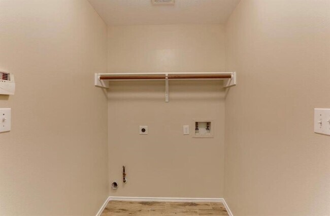 Building Photo - 9210 Rosewell Ct