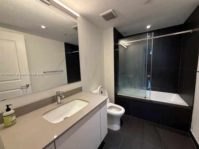 Building Photo - 1600 NE 1st Ave