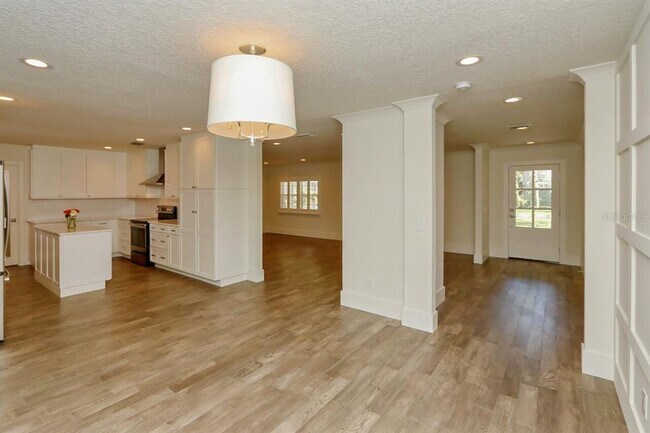 Building Photo - 4307 W Roland St