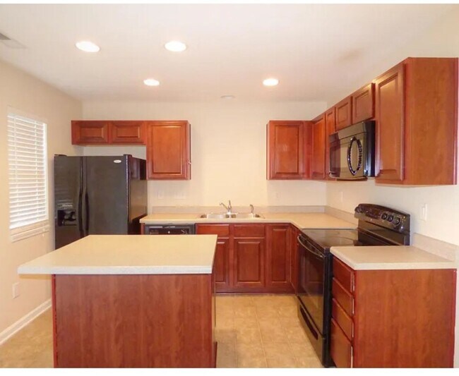 Building Photo - Charming 2BR Townhome in Charlotte