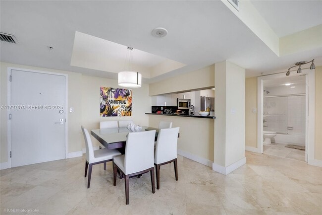 Building Photo - 650 West Ave