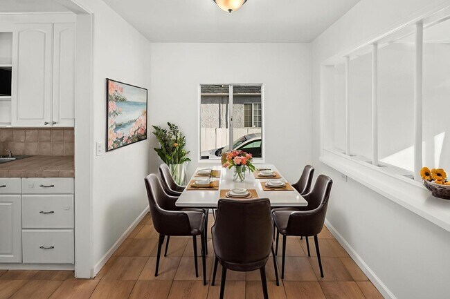 Building Photo - Emerson St