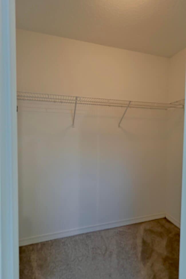 Building Photo - 1915 Sunrise Dr