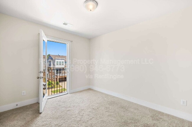 Building Photo - 2837 Ensemble Ct