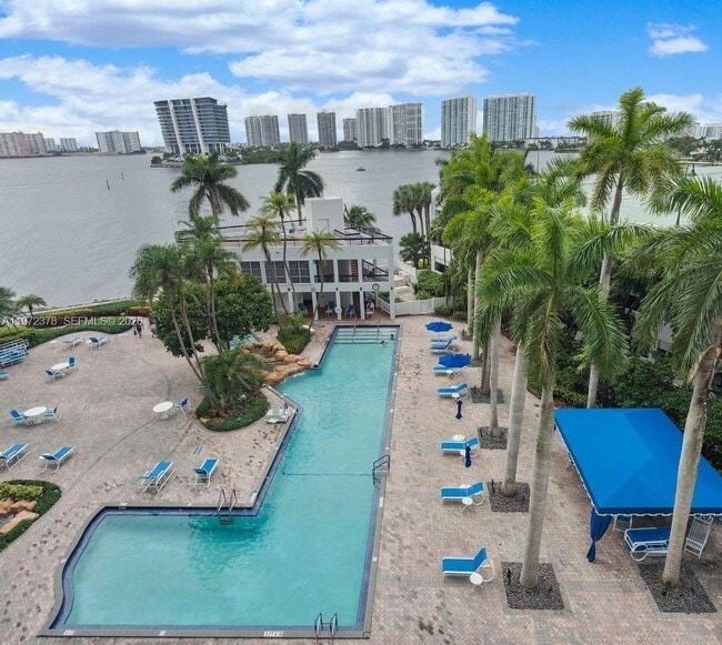 Building Photo - 3600 Mystic Pointe Dr