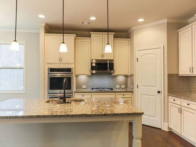 Building Photo - 5985 Carruth Lake Dr