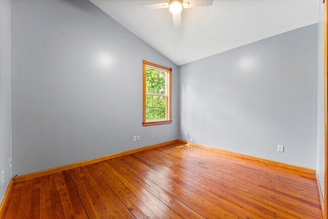 Building Photo - 37 34th St