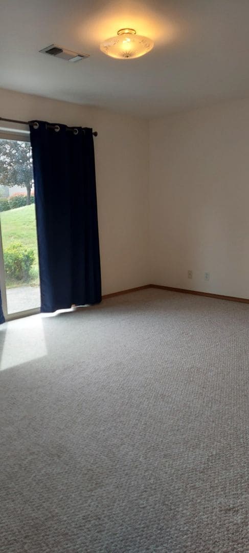 Building Photo - MOVE IN SPECIAL 1/2 OFF 1ST FULL MONTHS RENT- 3 bedroom, 2.5 bath Townhouse in Ashland!!