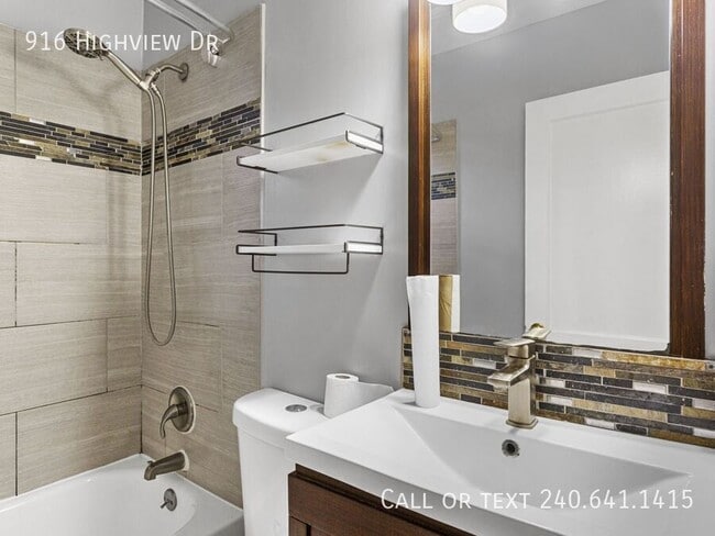 Building Photo - 916 Highview Dr