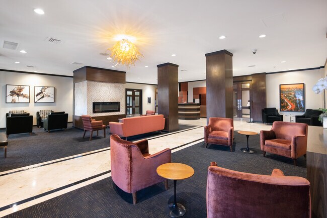 Building Photo - 7135 Hollywood Blvd