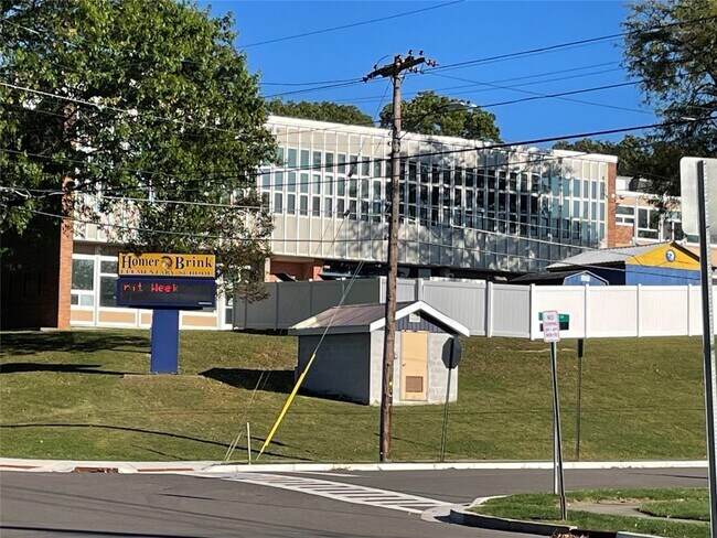 Building Photo - 524 Winston Dr