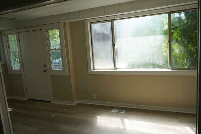 Building Photo - 4301 W 47th St
