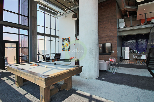 Building Photo - 508 N Green St