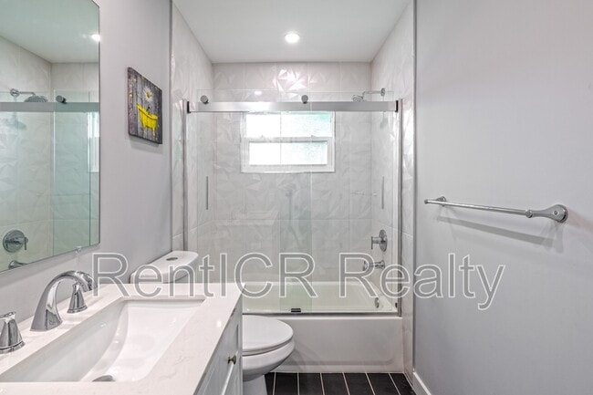 Building Photo - 3101 Carriage Dr